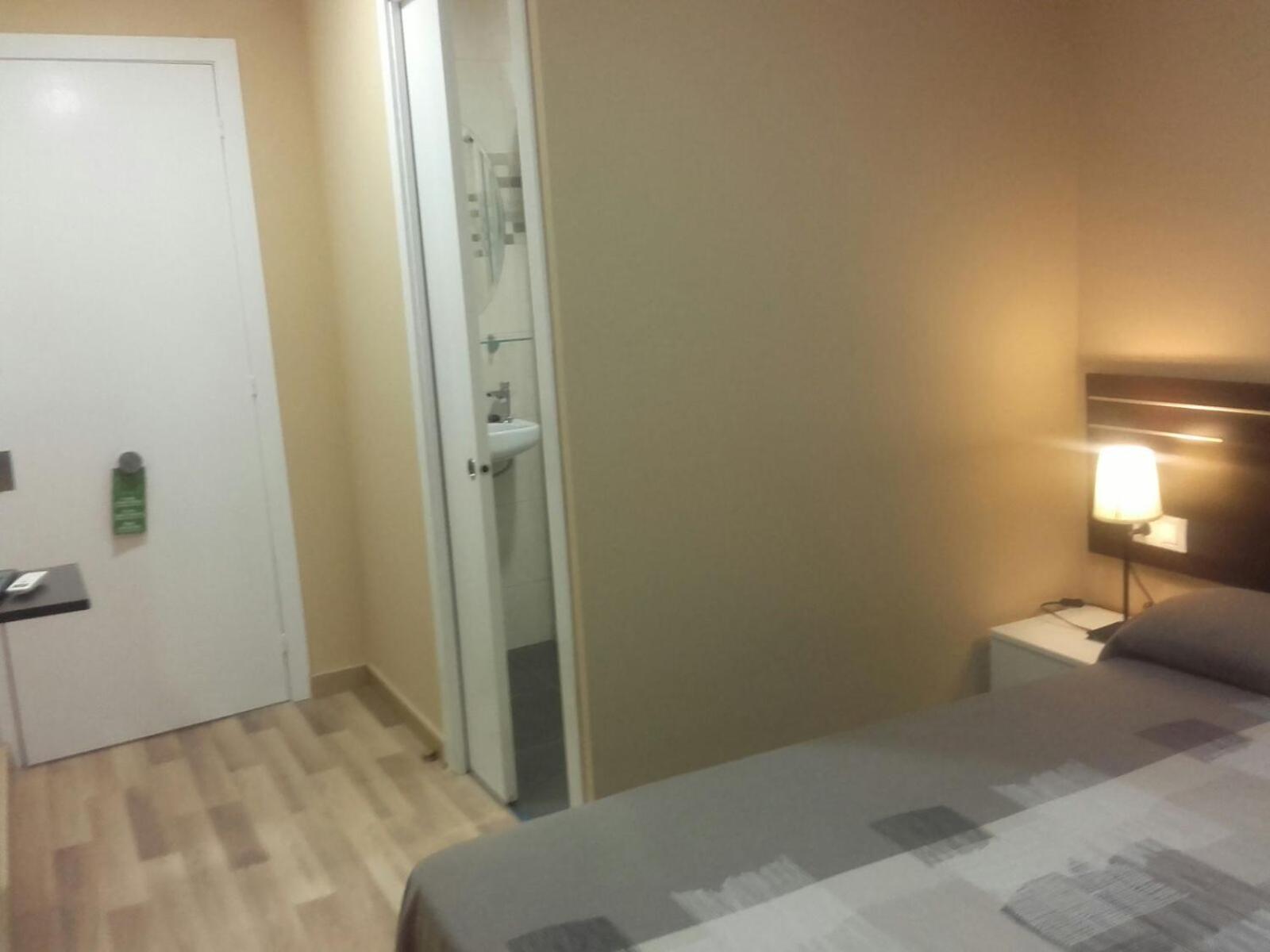 Pension Avenida Vilafranca del Penedès Chambre photo
