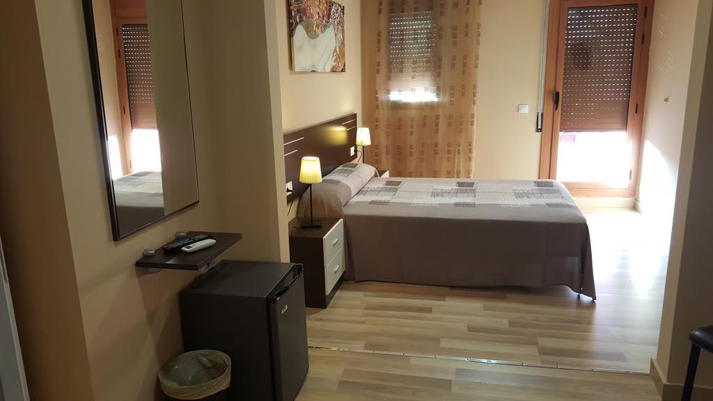 Pension Avenida Vilafranca del Penedès Extérieur photo