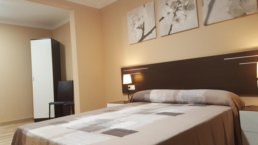 Pension Avenida Vilafranca del Penedès Extérieur photo