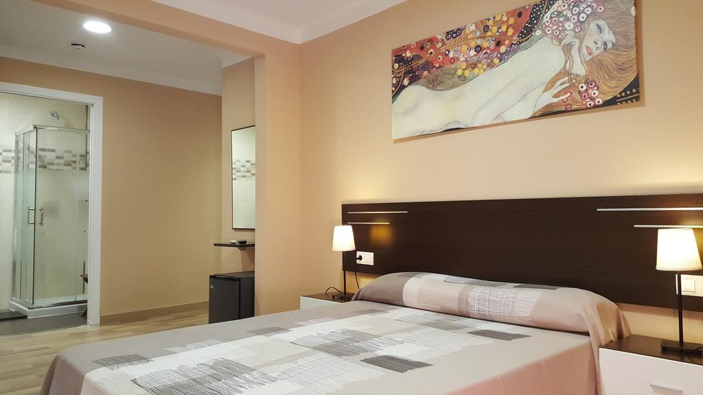 Pension Avenida Vilafranca del Penedès Extérieur photo