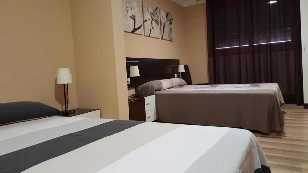 Pension Avenida Vilafranca del Penedès Extérieur photo