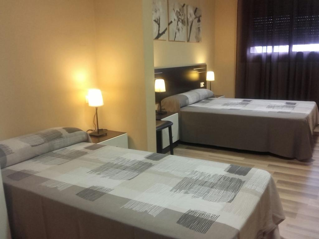 Pension Avenida Vilafranca del Penedès Chambre photo
